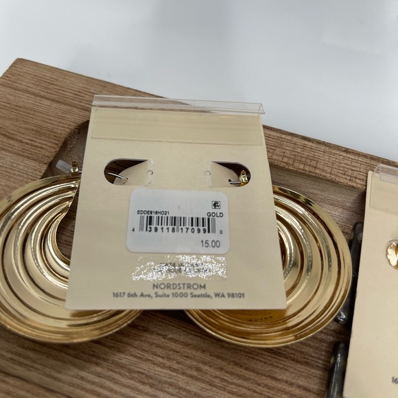 NWT- 4 Pair of Large Open Edit Brand Gold-Tone Earrings. Bundle of earrings - Picture 6 of 9